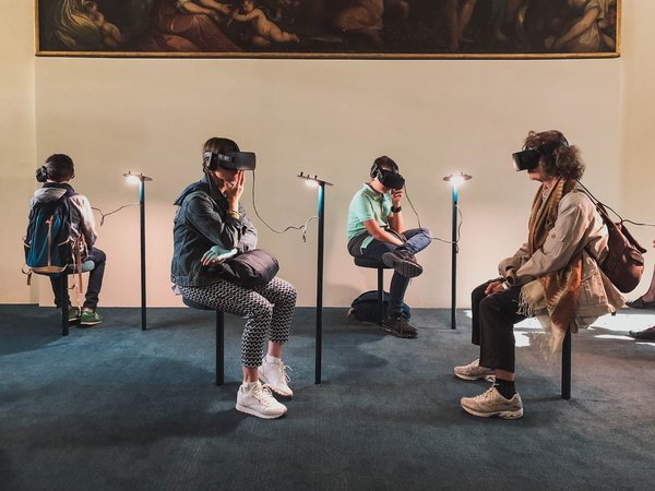 La réalité virtuelle sociale : Interagir avec d'autres utilisateurs dans des environnements virtuels